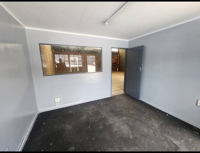196M² WAREHOUSE TO LET IN WADEVILLE